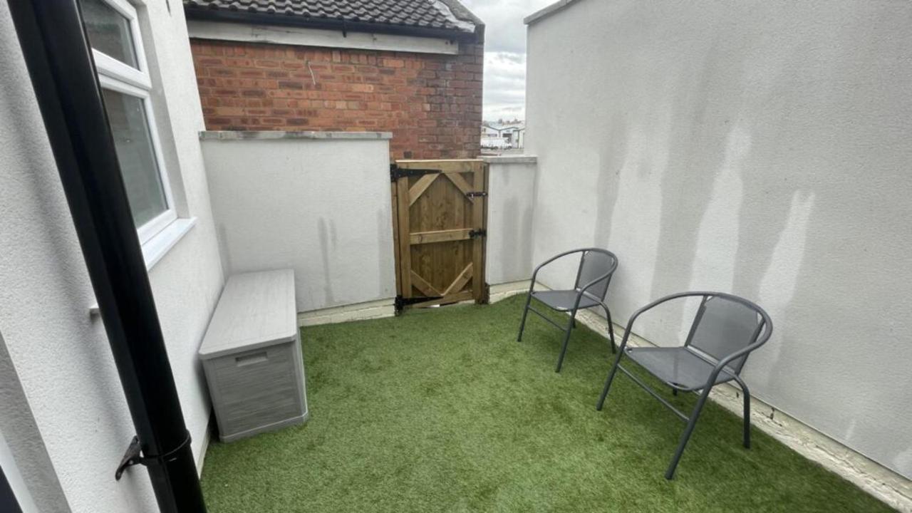House Located Centrally For Up To 8 Guests Скарбъро Екстериор снимка