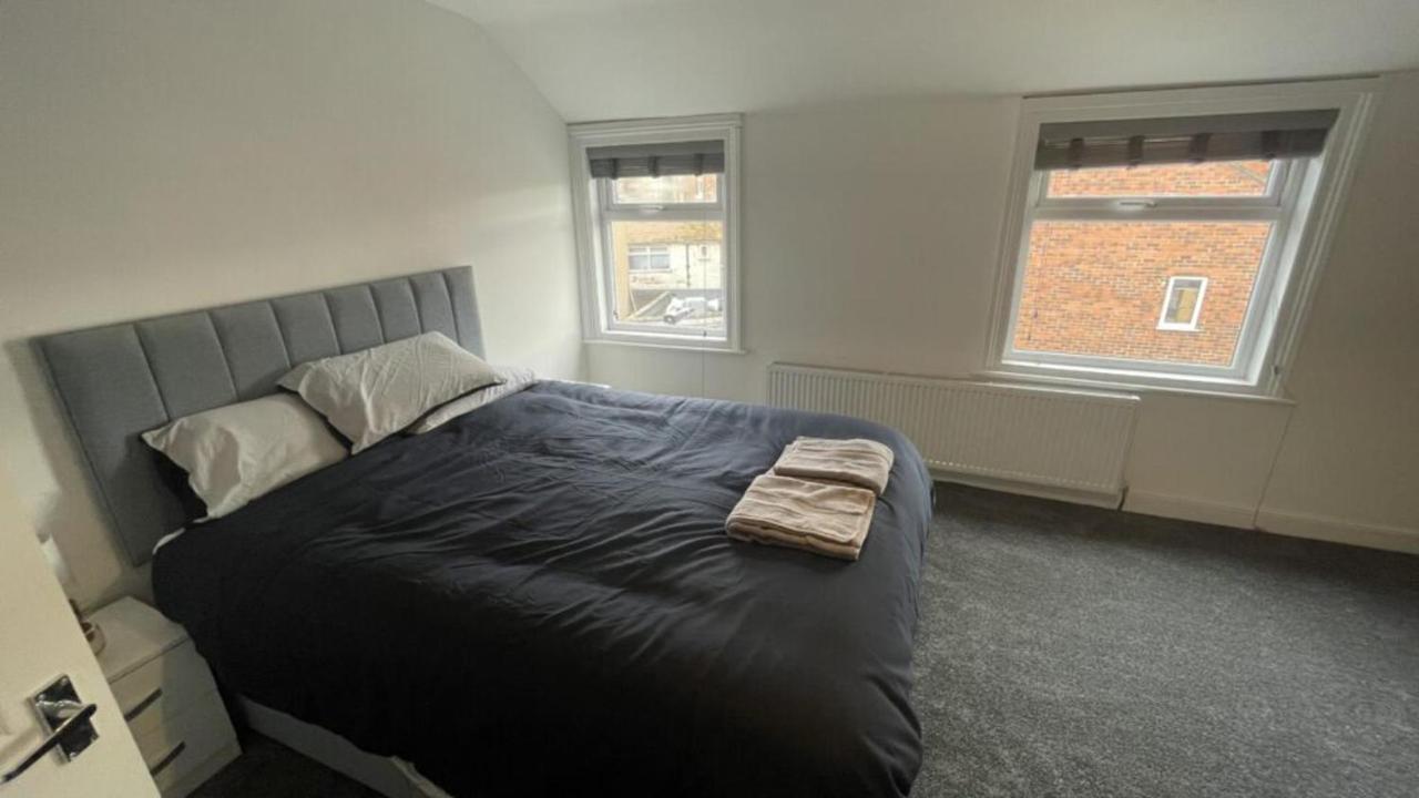 House Located Centrally For Up To 8 Guests Скарбъро Екстериор снимка